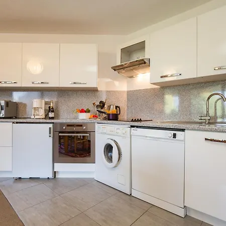 Apt Lachenal 209A Central Chamonix Lift 3-Min Walk - Happy Rentals
