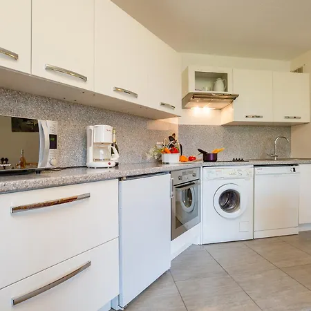 Apt Lachenal 209A Central Chamonix Lift 3-Min Walk - Happy Rentals *